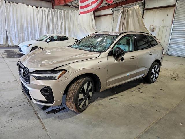2025 VOLVO XC60 PLUS  