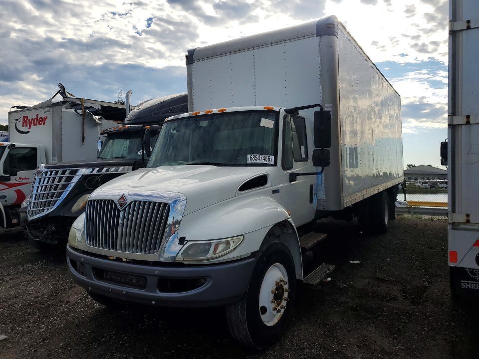 2015 INTERNATIONAL 4300 BOX TRUCK