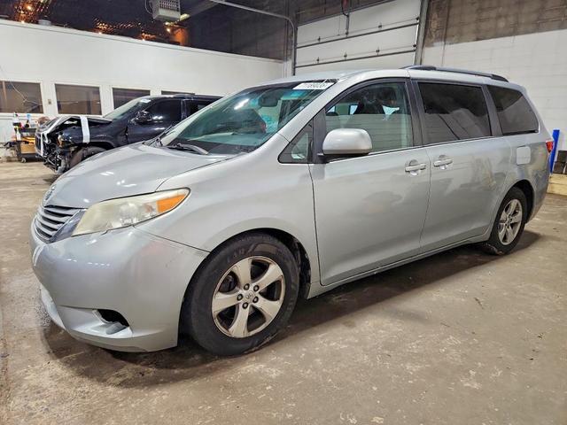2015 TOYOTA SIENNA LE  