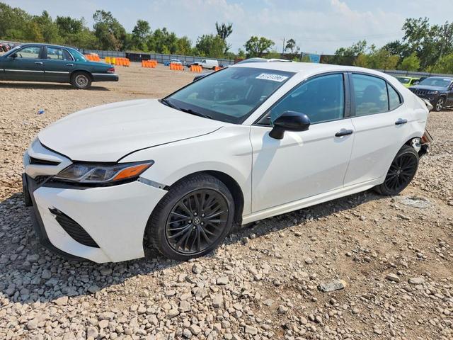 2019 TOYOTA CAMRY SE  