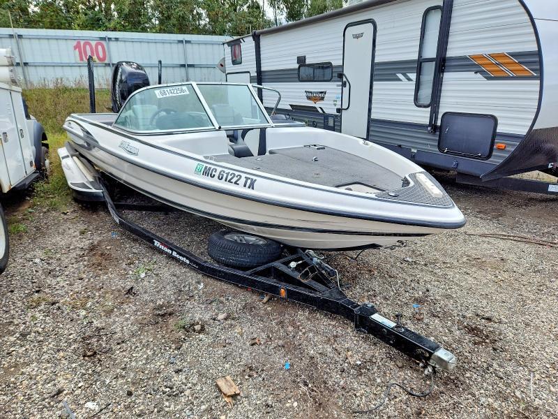 2012 TRITON BOAT