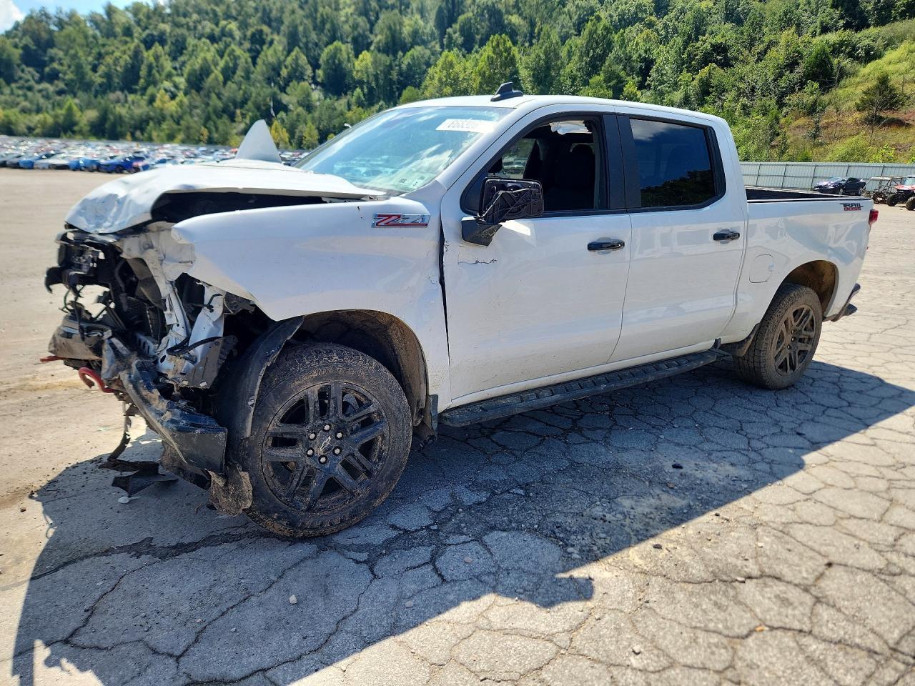 Vue de 2024 CHEVROLET SILVERADO K1500 LT TRAIL BOSS, angle 1