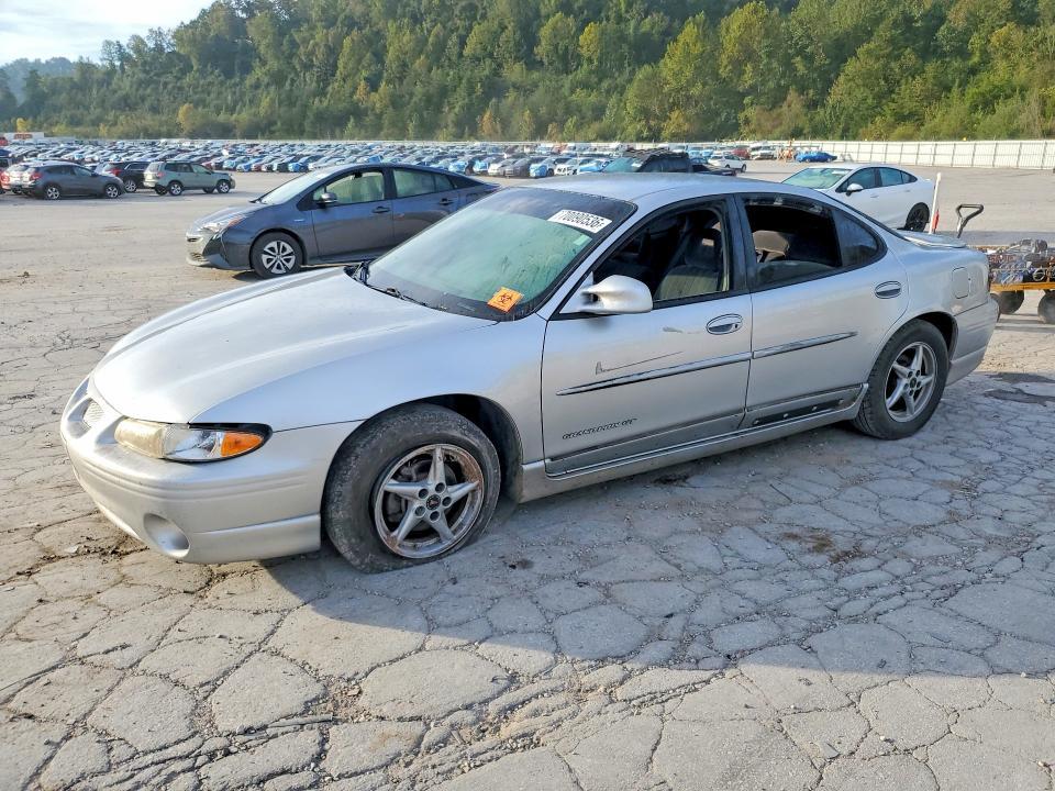 2002 PONTIAC GRAND PRIX GT  