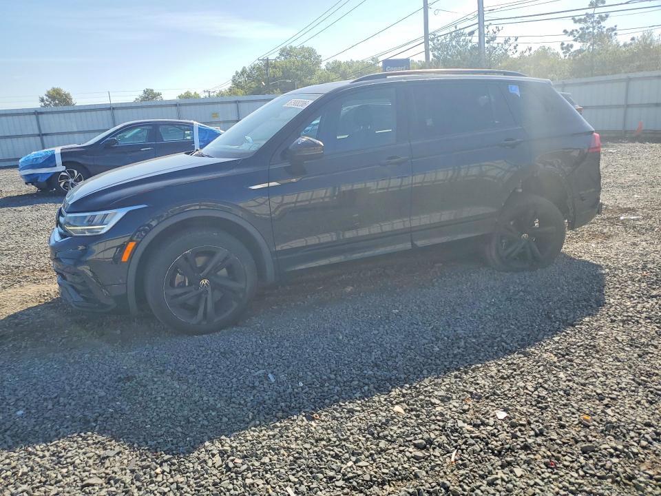 2023 VOLKSWAGEN TIGUAN SE R-LINE BLACK  