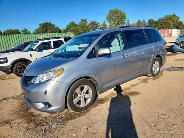 2013 TOYOTA SIENNA LE  