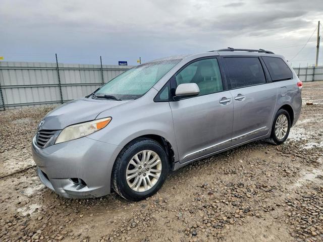 2013 TOYOTA SIENNA XLE 8-PASSENGER  