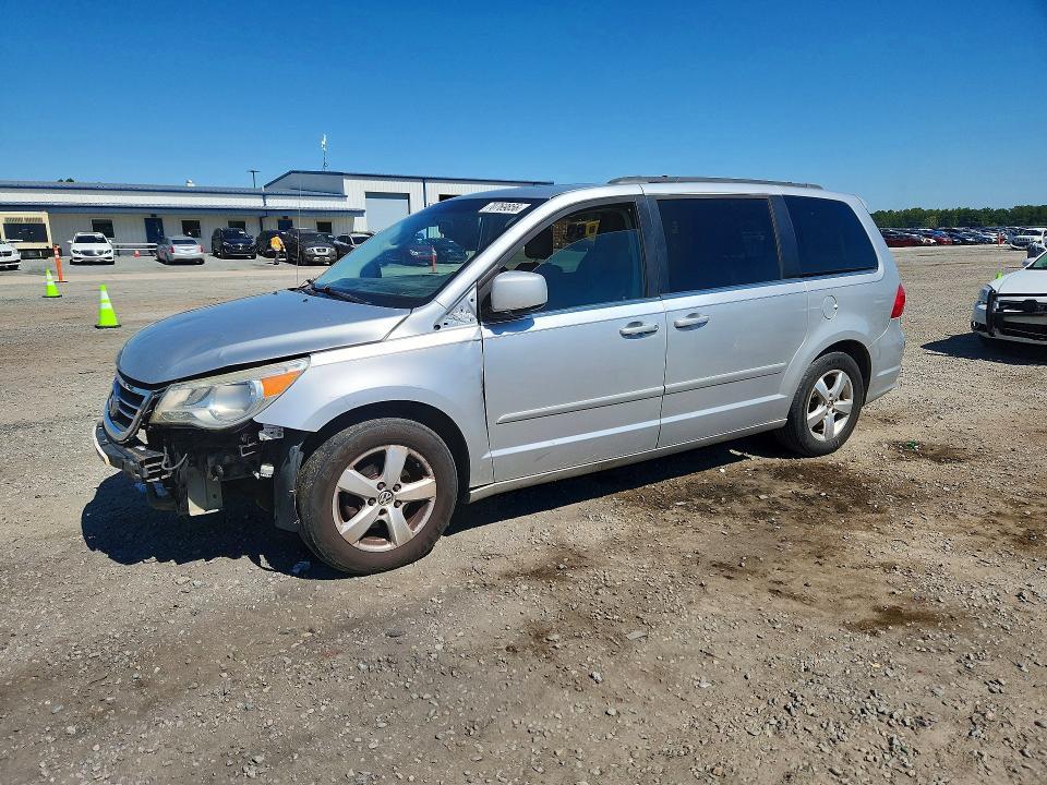 2011 VOLKSWAGEN ROUTAN SEL  