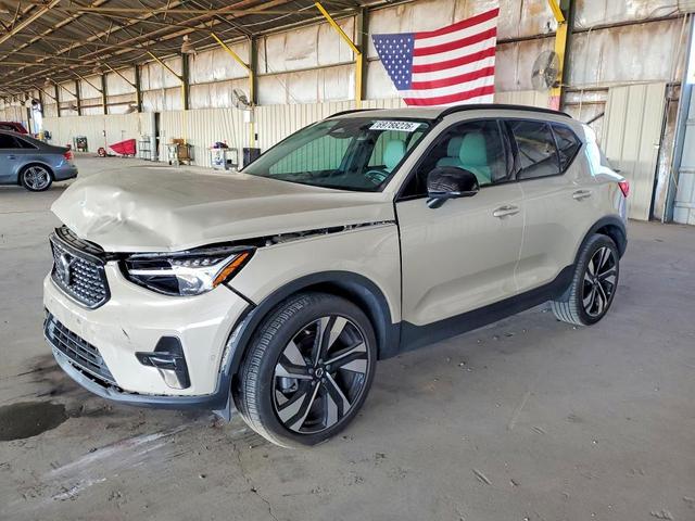 2025 VOLVO XC40 PLUS  