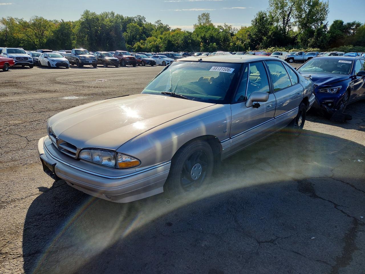 منظر 1993 PONTIAC BONNEVILLE SE، زاوية 1
