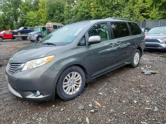 2013 TOYOTA SIENNA XLE 8-PASSENGER  