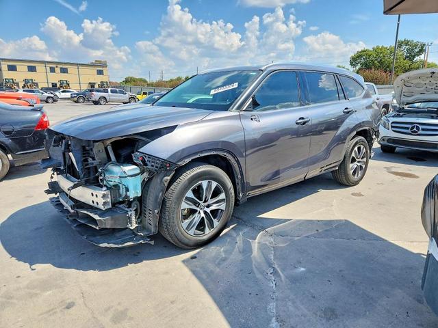 2021 TOYOTA HIGHLANDER XLE  
