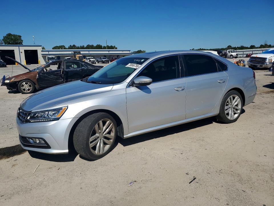 2018 VOLKSWAGEN PASSAT SE  