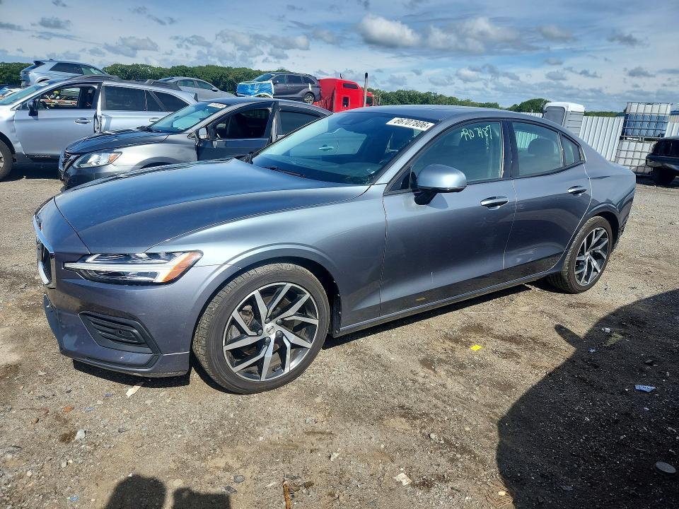 2020 VOLVO S60 T5 MOMENTUM  