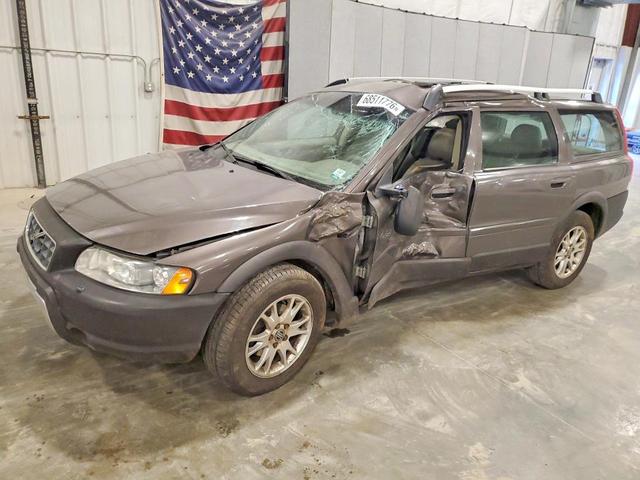 2005 VOLVO XC70   