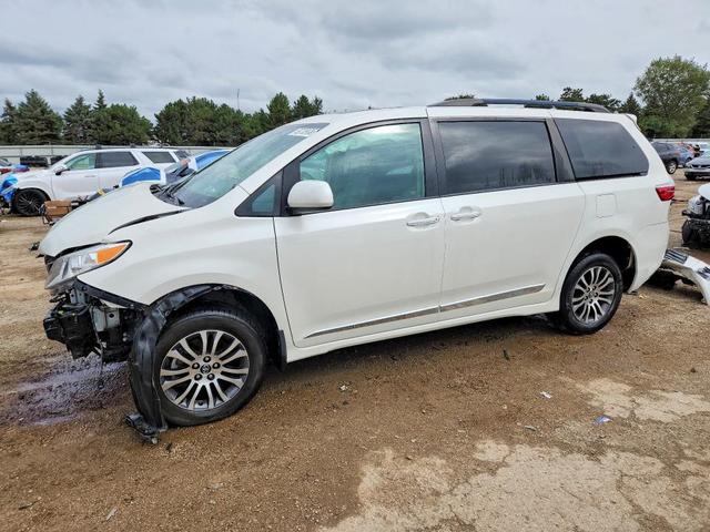 2019 TOYOTA SIENNA XLE 8-PASSENGER  