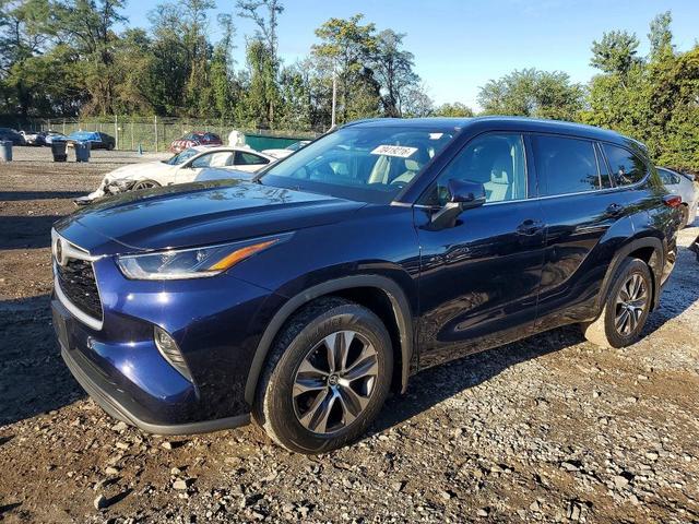 2021 TOYOTA HIGHLANDER XLE  