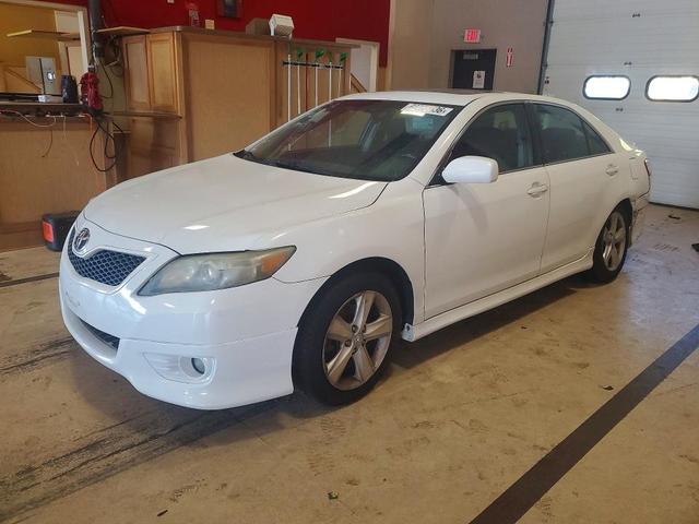 2011 TOYOTA CAMRY SE  