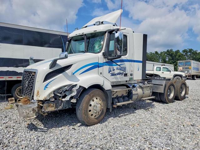 2022 VOLVO VNL SEMI TRUCK