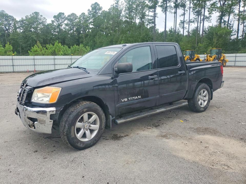 2014 NISSAN TITAN SV  