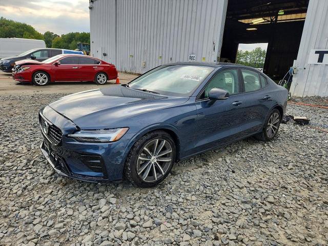2022 VOLVO S60 B5 MOMENTUM  