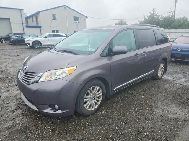 2014 TOYOTA SIENNA XLE 8-PASSENGER  
