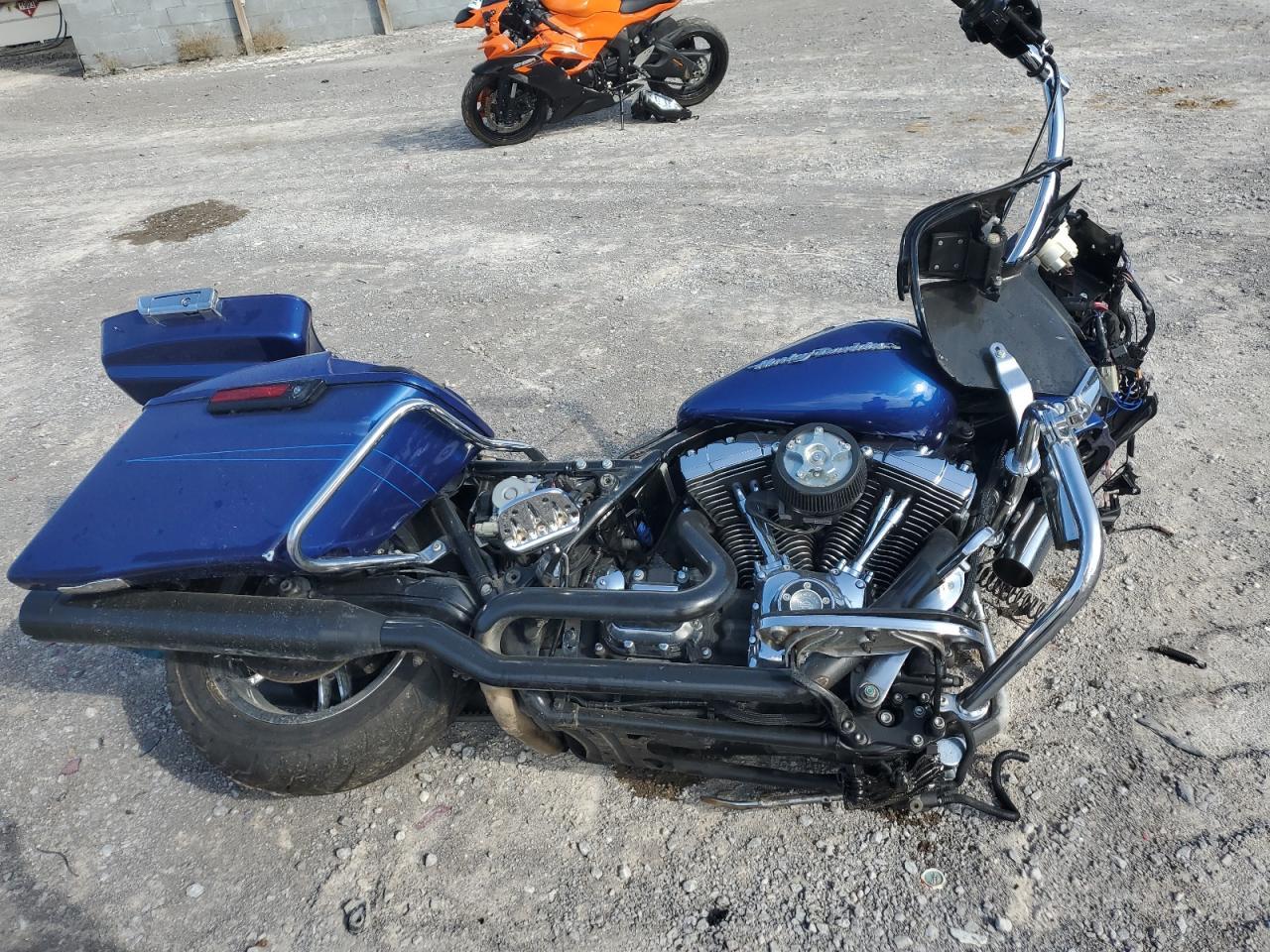 Вид 2015 HARLEY-DAVIDSON FLTRXS ROAD GLIDE SPECIAL, угол 1