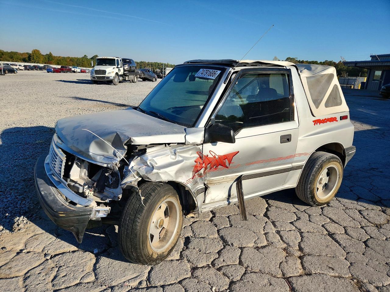 Вид 1992 GEO TRACKER, угол 1