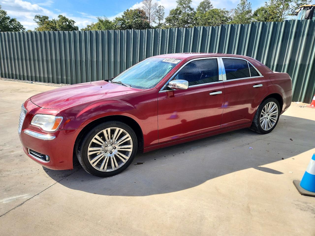 منظر 2014 CHRYSLER 300C، زاوية 1
