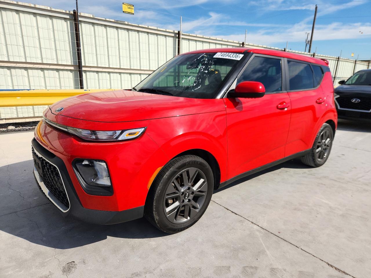 Vista de 2021 KIA SOUL S, ángulo 1