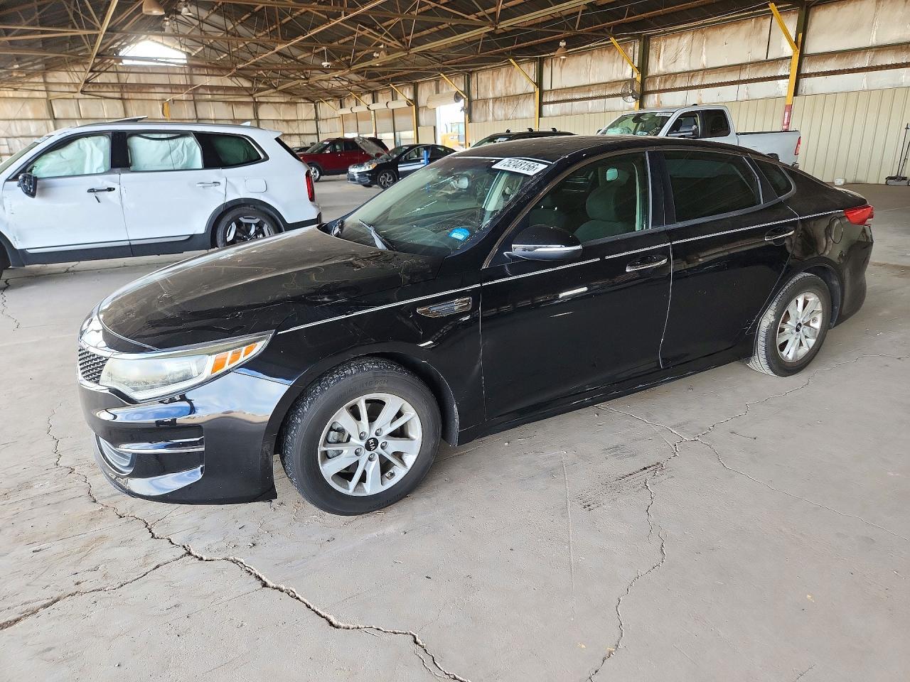 Вид 2016 KIA OPTIMA LX, угол 1