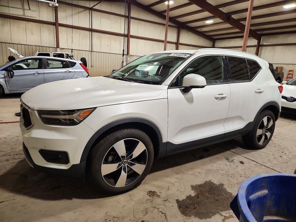 2021 VOLVO XC40 T5 MOMENTUM  