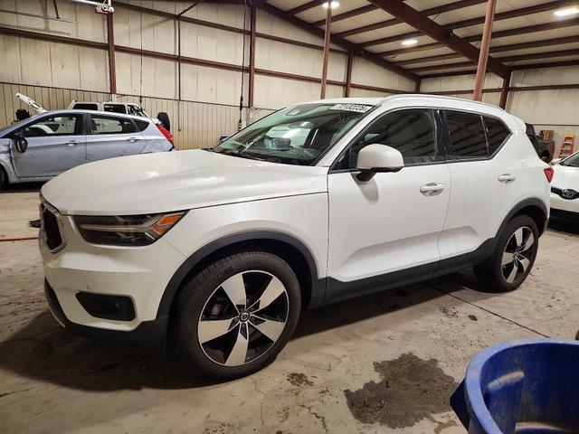2021 VOLVO XC40