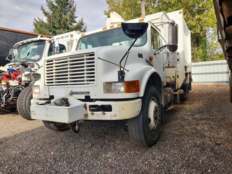 2000 INTERNATIONAL 4900 PACKER GARBAGE TRUCK