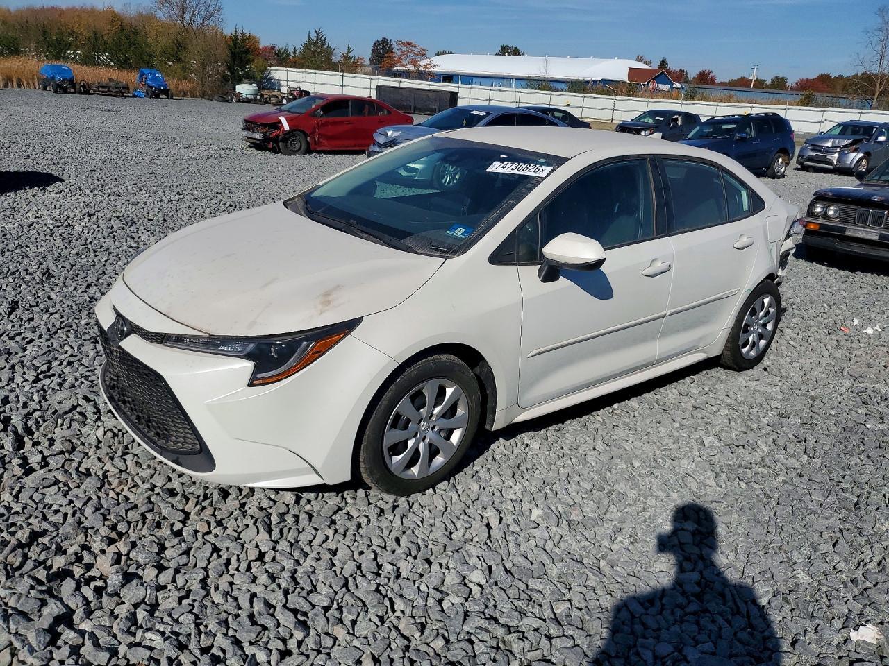 Vue de 2020 TOYOTA COROLLA LE, angle 1