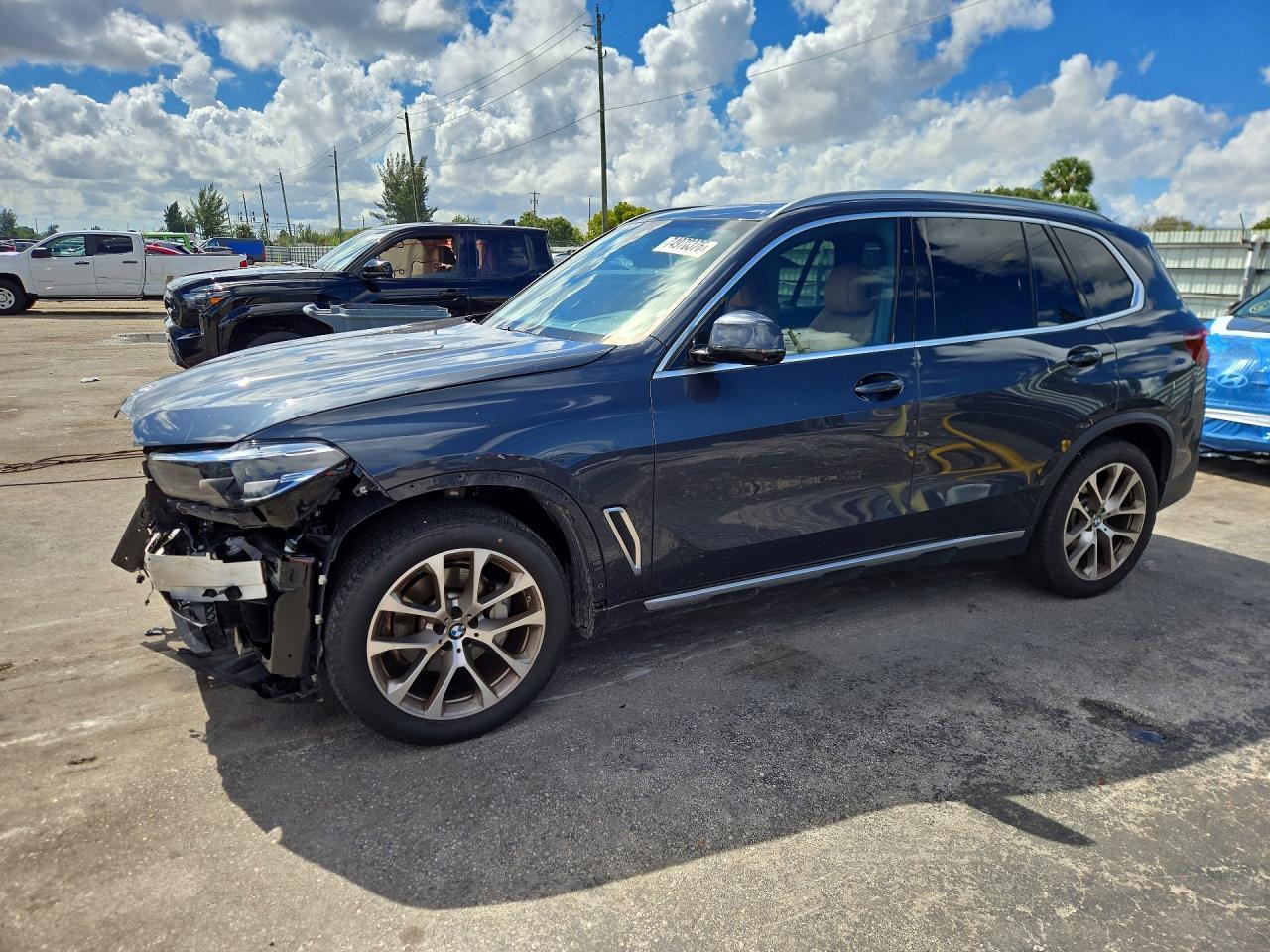 Vedere 2022 BMW X5 XDRIVE40I, unghi 1