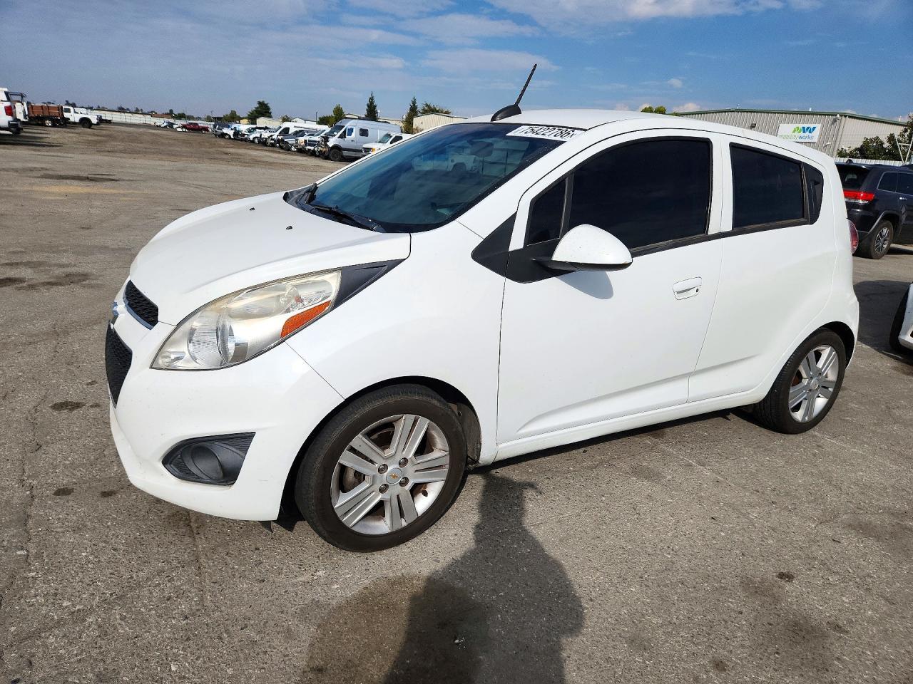 Вид 2015 CHEVROLET SPARK 1LT, угол 1