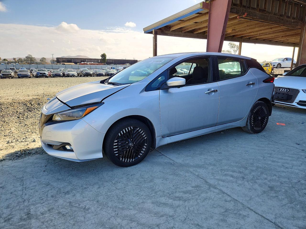 منظر 2023 NISSAN LEAF SV PLUS، زاوية 1