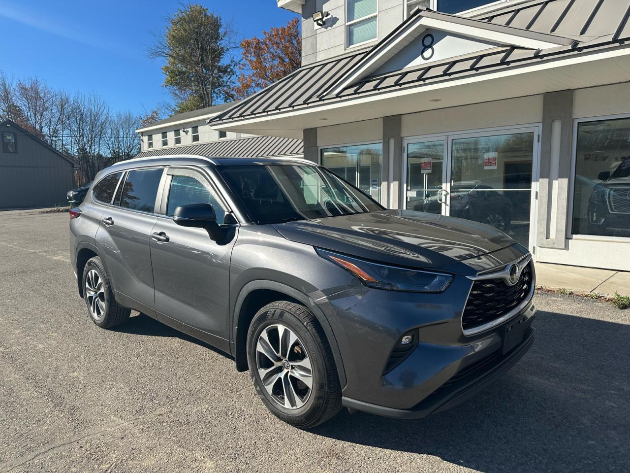 2023 TOYOTA HIGHLANDER XLE view, angle 1
