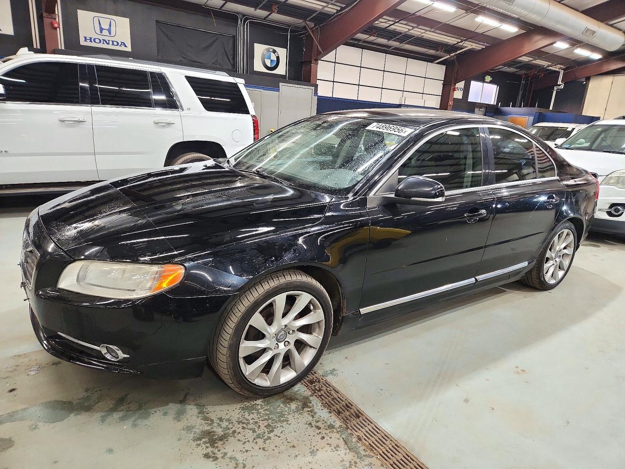 Vista de 2012 VOLVO S80, ángulo 1