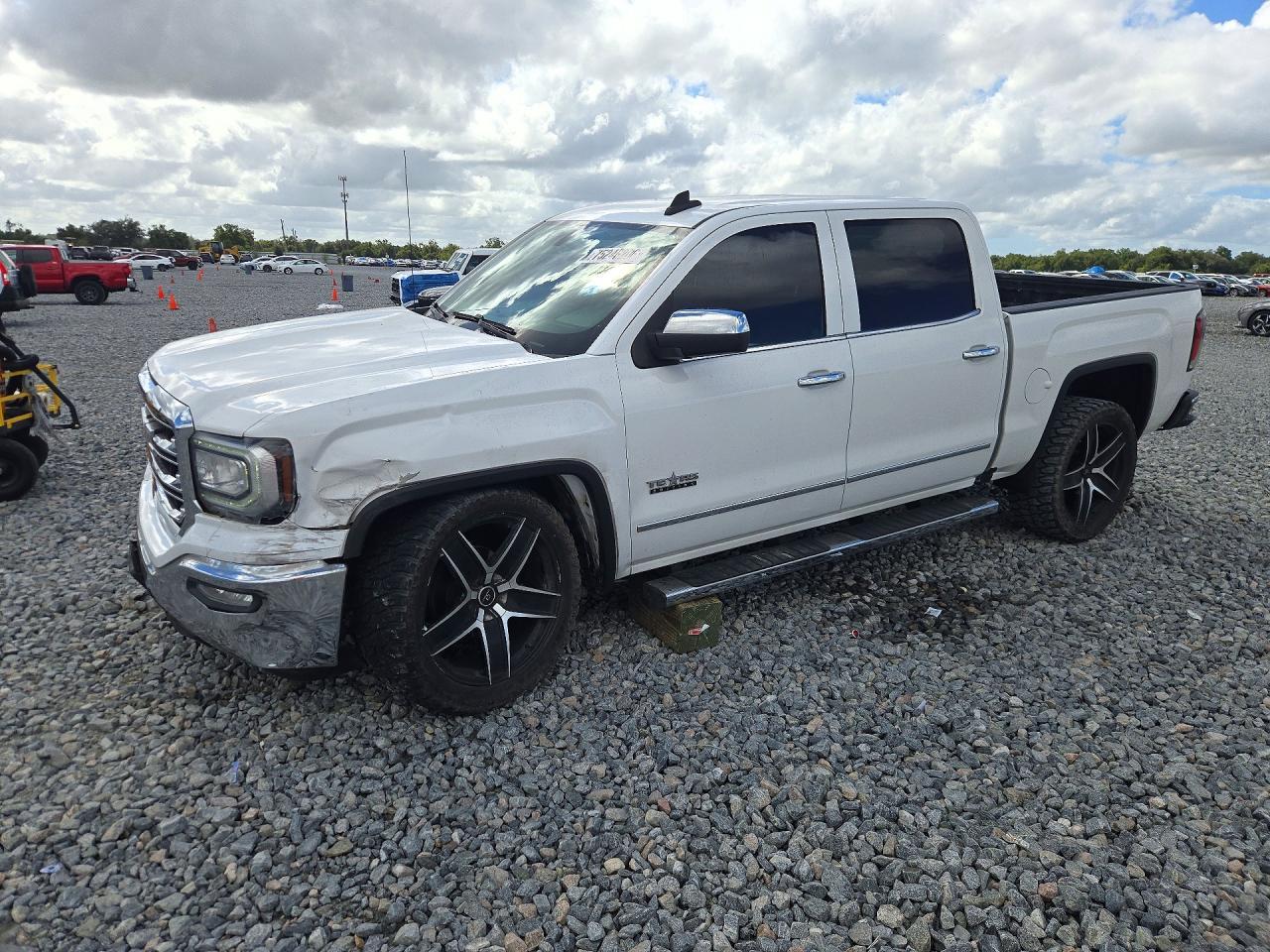 Вид 2018 GMC SIERRA C1500 SLT, угол 1