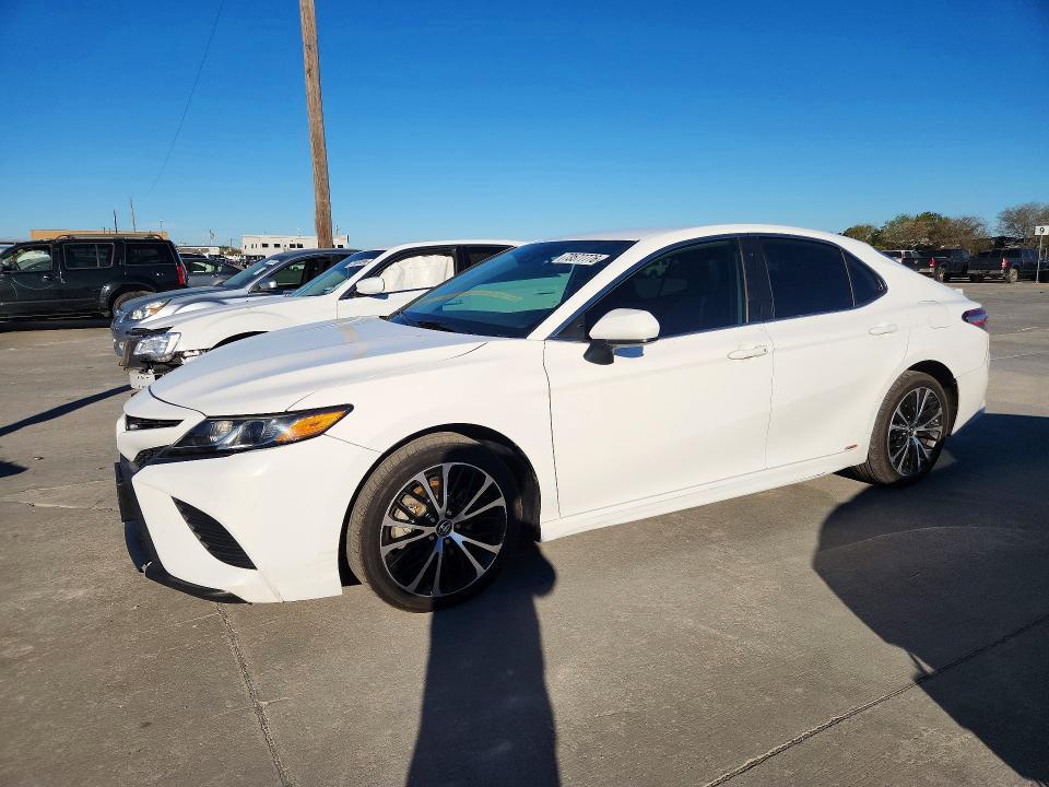 2019 TOYOTA CAMRY SE  