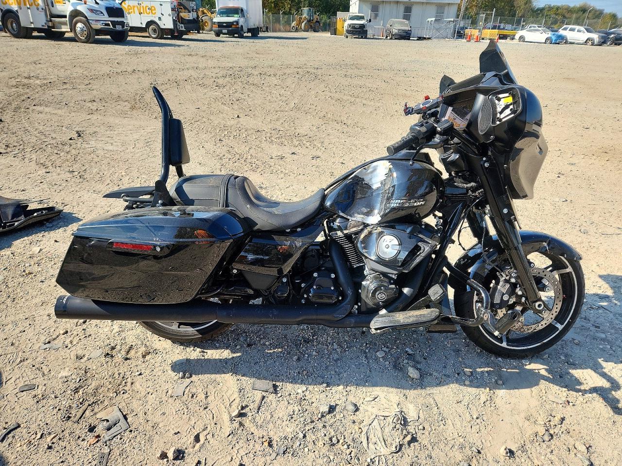 2025 HARLEY-DAVIDSON FLHX view, angle 1