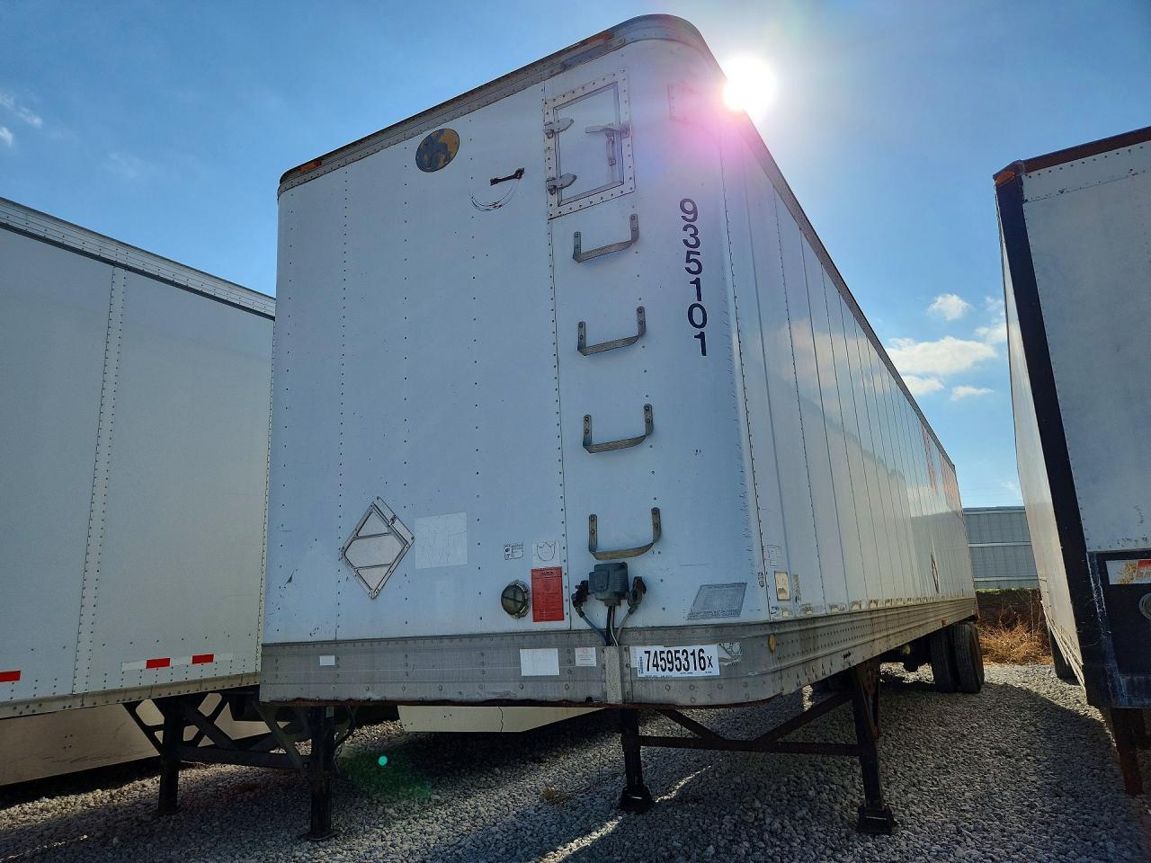 منظر 1983 GREAT DANE DRY VAN TRAILER، زاوية 1