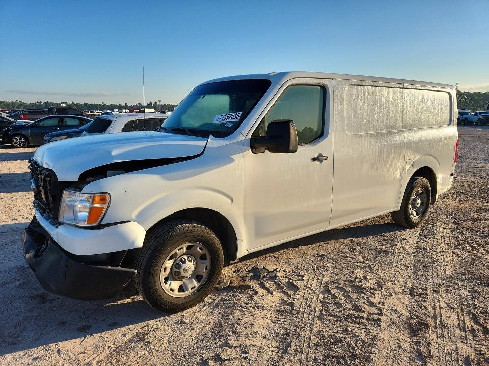 2017 NISSAN NV 2500 HD SV  