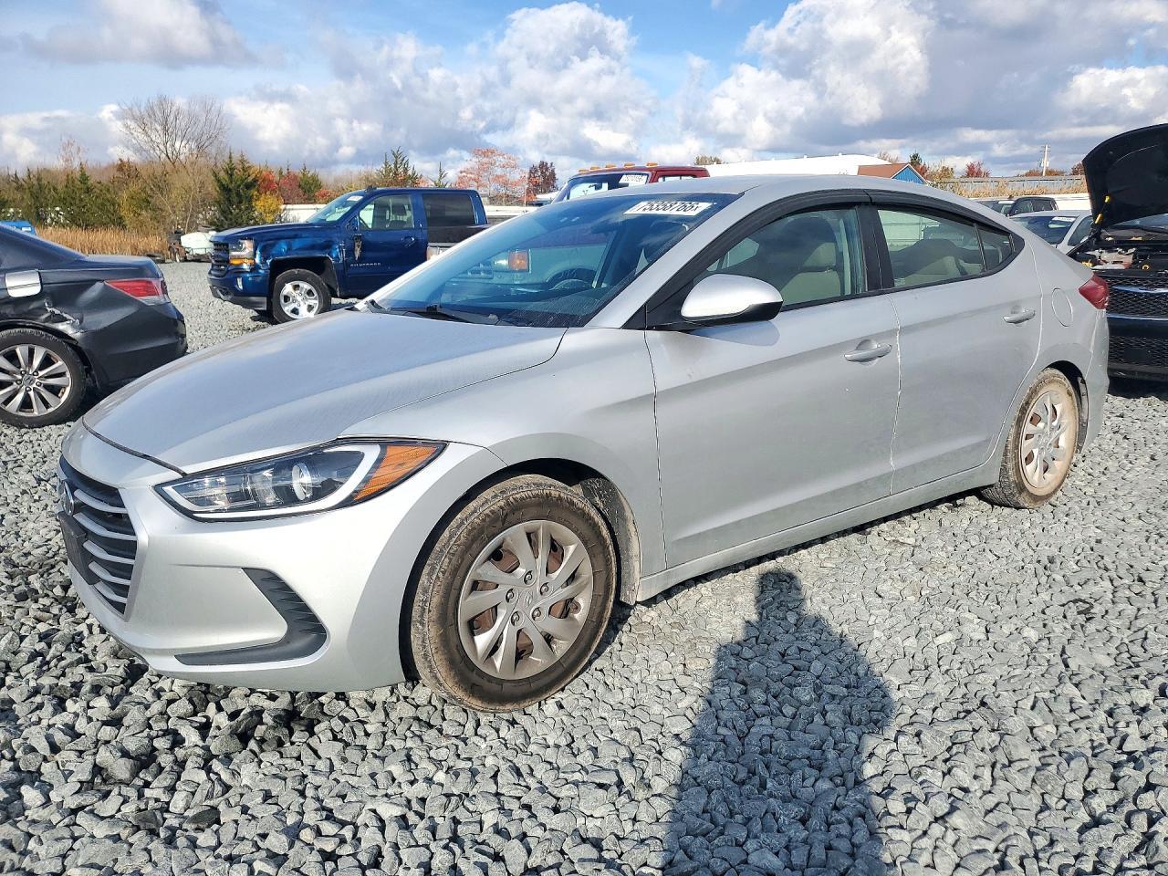 Vue de 2017 HYUNDAI ELANTRA SE, angle 1