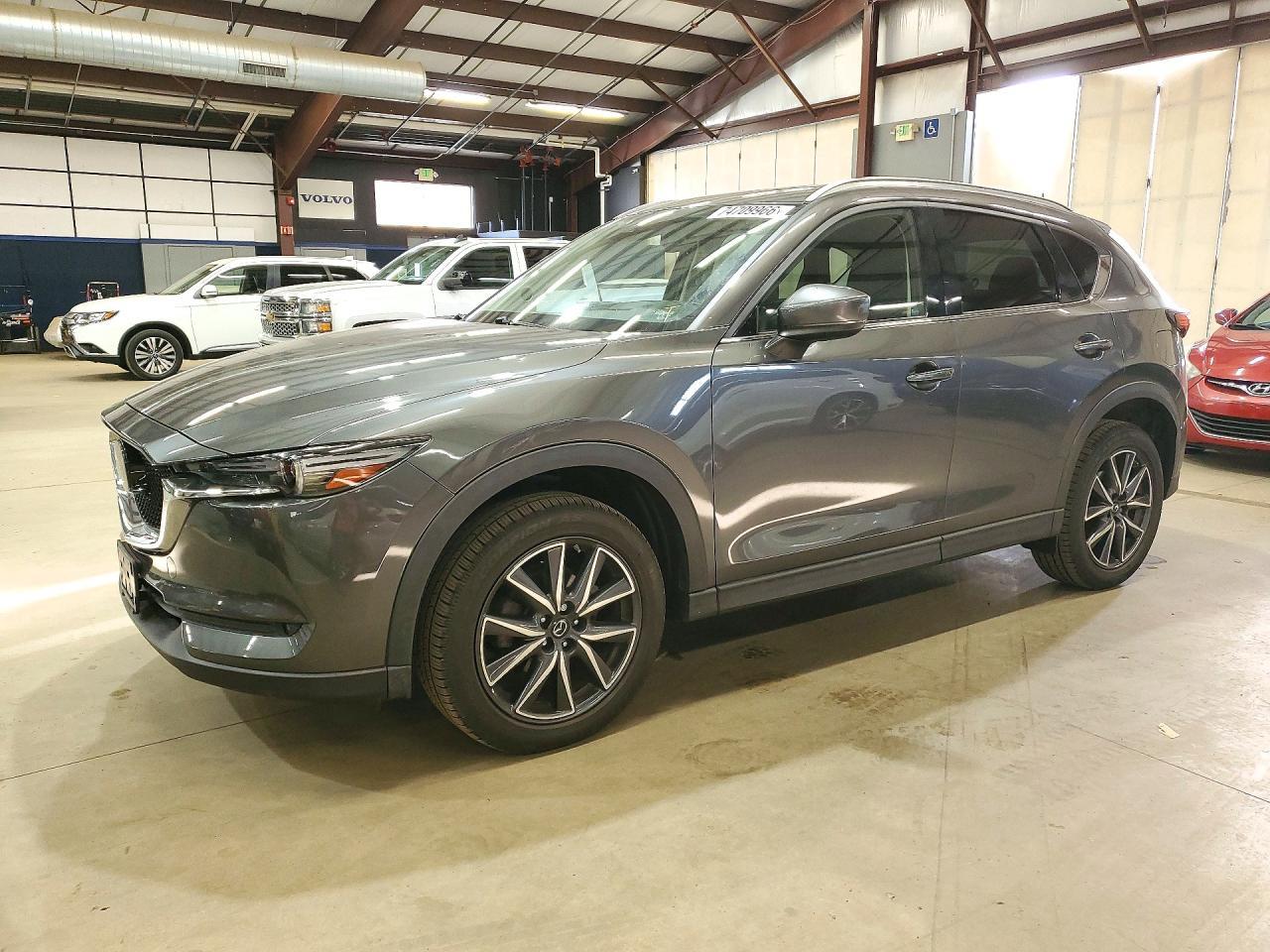 Vue de 2018 MAZDA CX-5 GRAND TOURING, angle 1