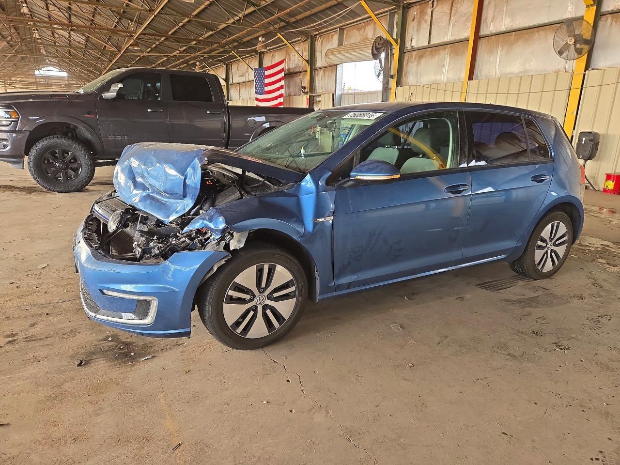 2016 VOLKSWAGEN E-GOLF SE view, angle 1