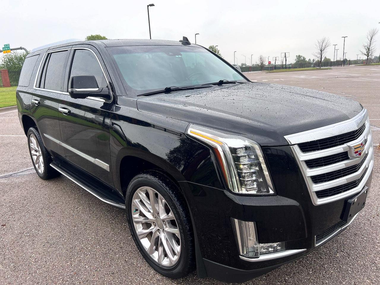 منظر 2019 CADILLAC ESCALADE LUXURY، زاوية 1