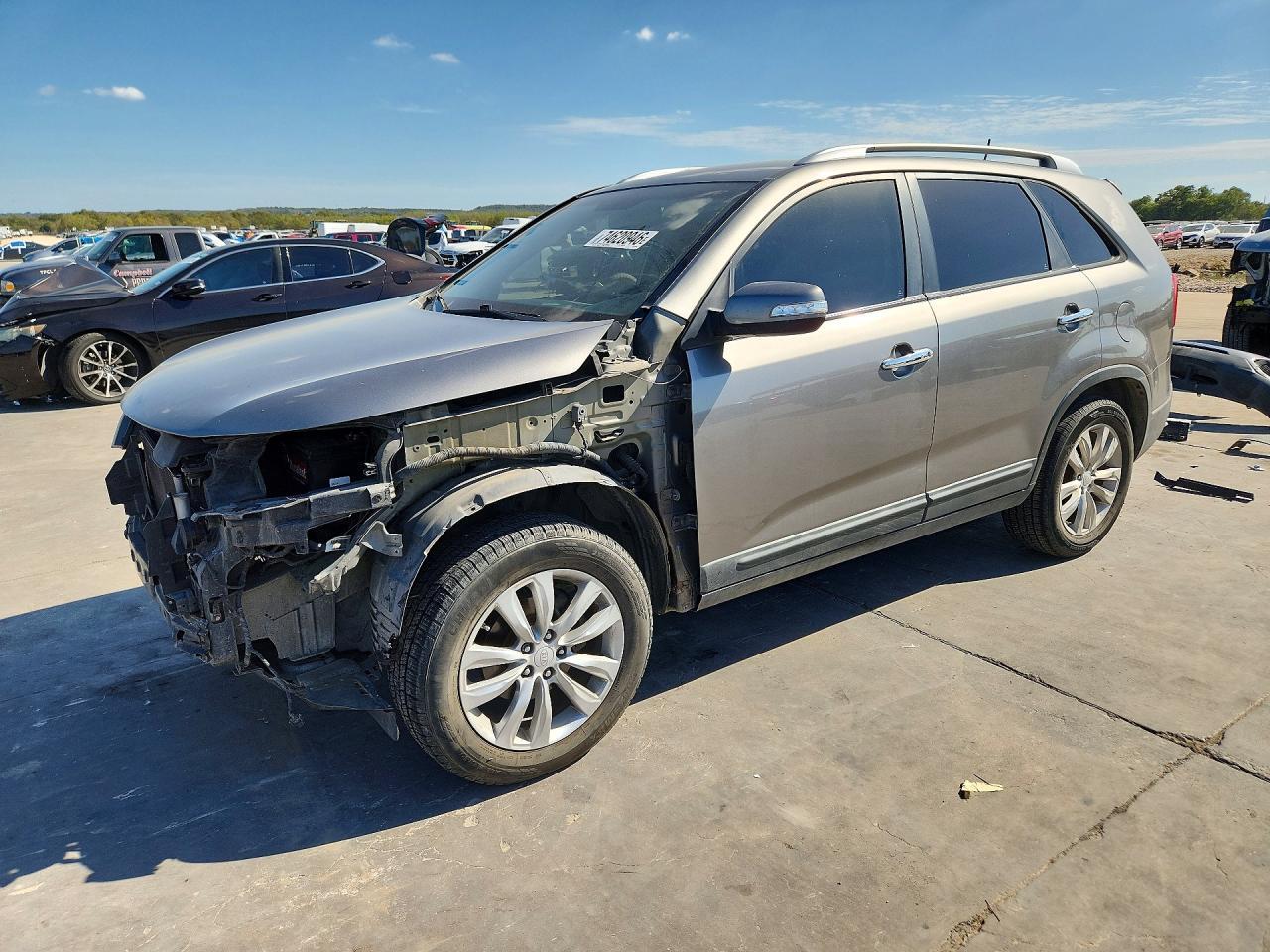 منظر 2011 KIA SORENTO EX، زاوية 1
