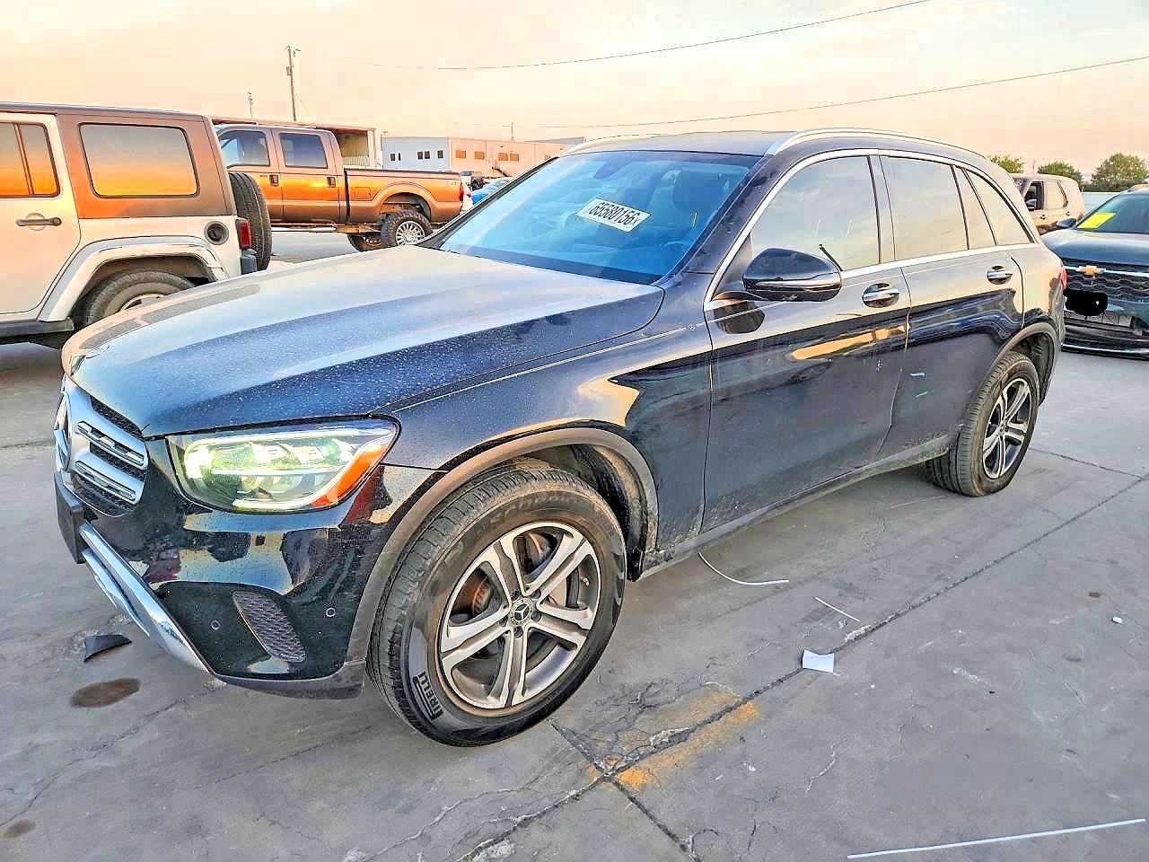 Vue de 2021 MERCEDES-BENZ GLC 300, angle 1